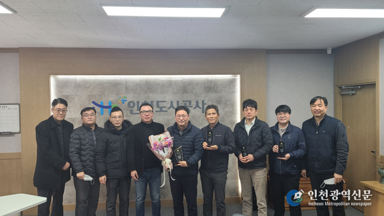 인천검단신도시 총연합회 감사패 전달식 단체사진