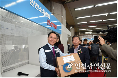 2024.10.28. 인천 소상공인 반값택배 지원사업 오픈행사에 참석한 유정복 시장