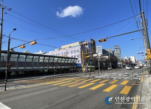 지난 1월 공사가 완료된 중목초등학교 앞 신호등
