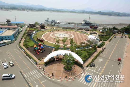 1코스 관광코스_대명항 함상공원