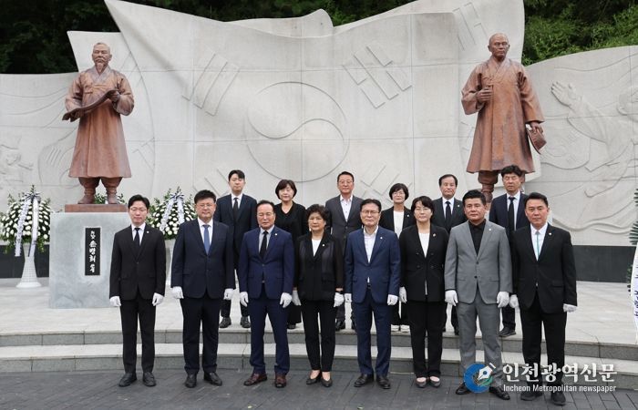 청주시의회, 제80주년 광복절 맞아 순국선열 참배