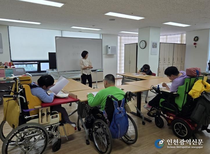 서울 강서구(구청장 진교훈)가 장애인 대상 평생교육의 전문성을 높이기 위한 『2025년 장애인 평생교육 강사 양성과정』을 운영한다.