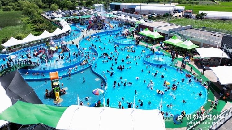 탄금호 물놀이장 전경