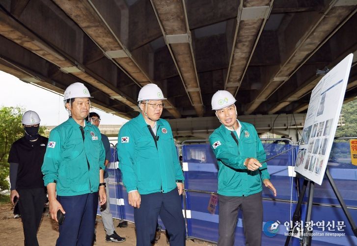 창원특례시, 봉암교 교각 중대 균열 긴급 복구 현장 점검