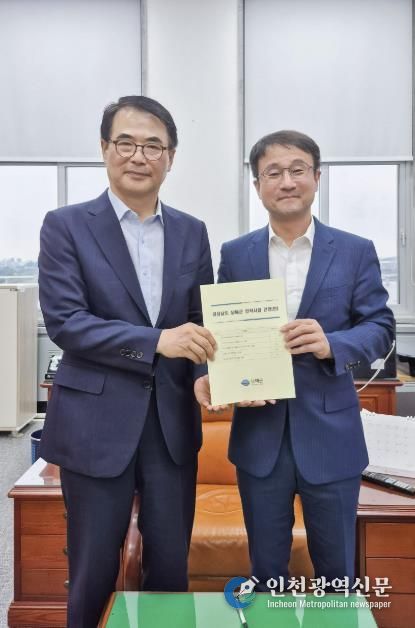 장충남 군수가 지난 8일 국회를 방문해 한병도 예산결산특별위원장과 면담을 하고 ‘농어촌기본소득 시범지역’ 유치 등 남해군 현안 사업에 대한 협조를 요청했다.