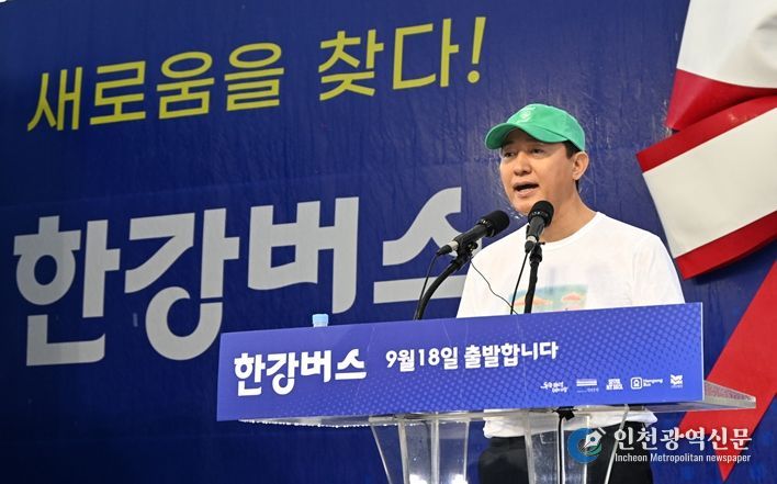 오세훈 서울시장이 17일 오전 '한강버스 취항식'에서 인사말을 하고 있다.