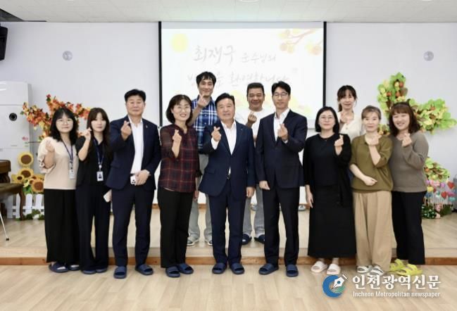 최재구 군수가 아동양육시설 ‘아름다운집’을 방문한 모습