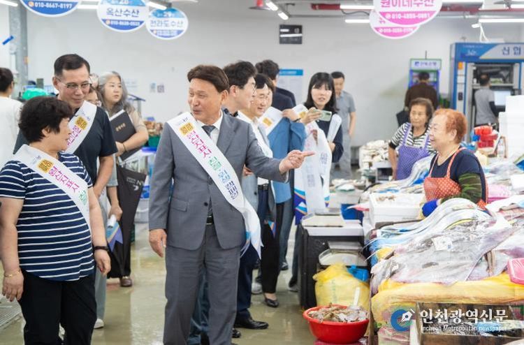 군산수산물종합센터 상인 격려 방문1