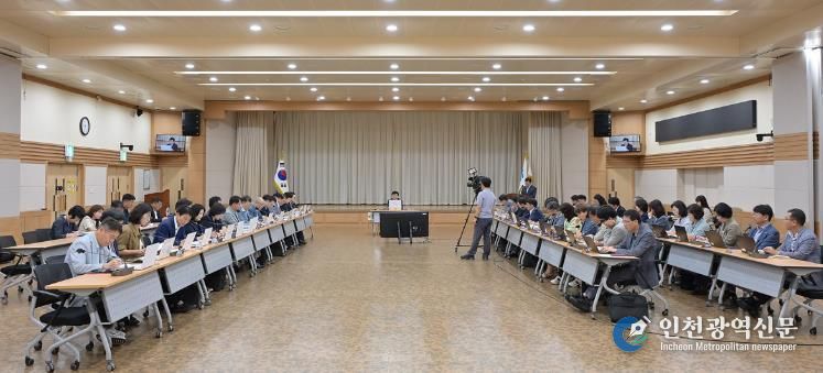 여수시는 26일 시청 회의실에서 정기명 시장 주재로 ‘추석 명절 종합대책 보고회’를 열고 6대 분야에 걸친 세부 대책을 점검했다.