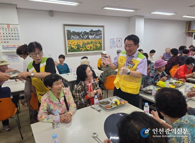 서구노인복지관에서 진행된 사랑의 밥차 현장