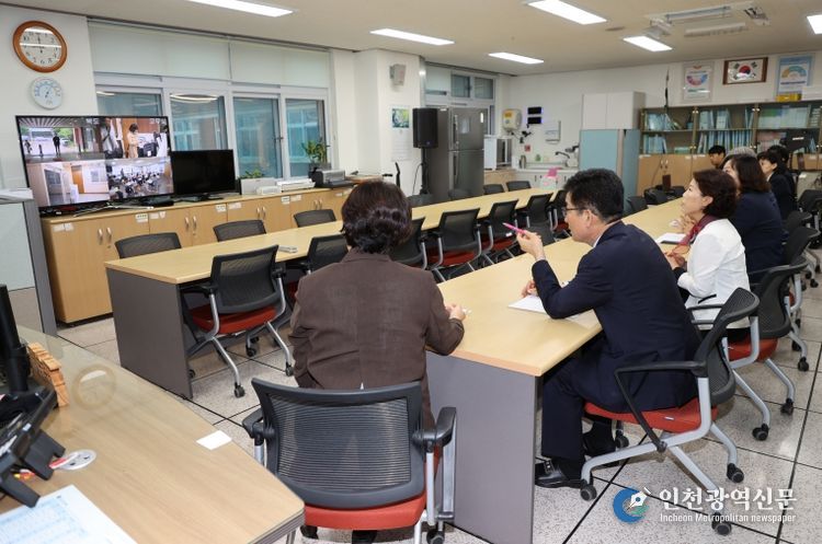 윤건영 교육감, 학생주도 위기상황 대응훈련 참관 위해 사천초 방문