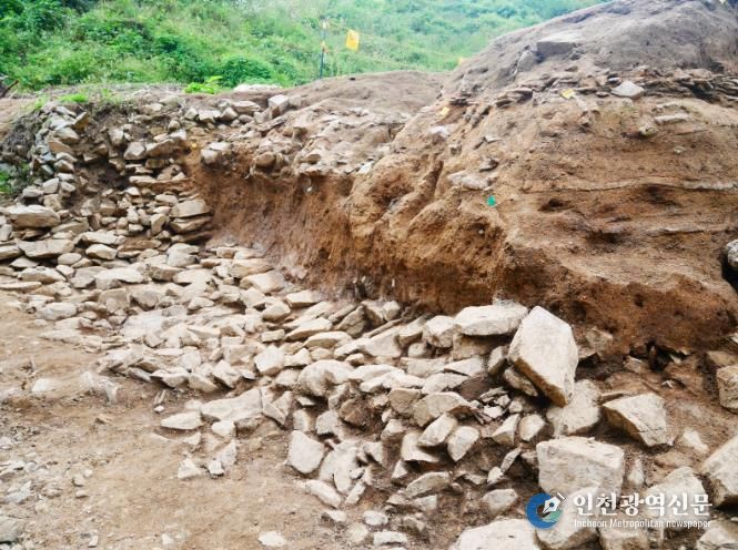 상삼리산성 토축내벽 및 석축외벽