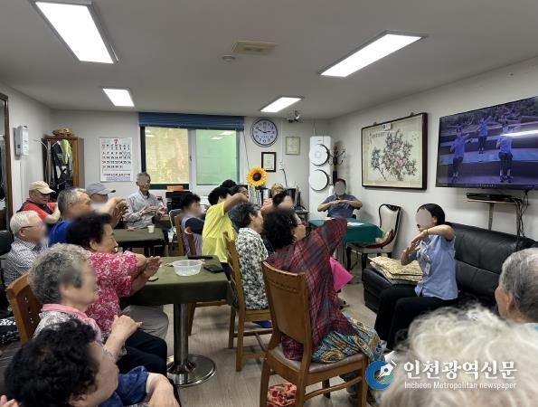 송파구가 경로당 노인을 대상으로 실시하는 ‘찾아가는 안전교육’ 모습
