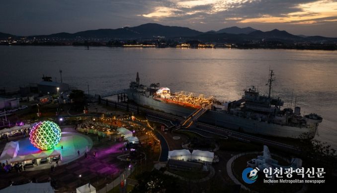 김포시가 25일 김포함상공원 및 대명항 일대에서 ‘2025 김포 선셋 페스타 위드 로컬푸드 다이닝’ 행사를 개최했다.