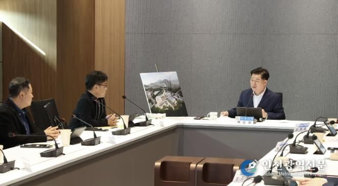 박승원 광명시장이 29일 시청 컨퍼런스룸에서 열린 ‘일직동 문화예술복합센터 및 공공도서관 건립공사 기본 및 실시설계 용역’ 최종보고회에 참석해 발언하고 있다.