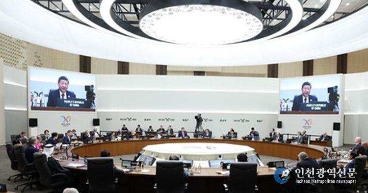 31일 오전 '제32차 APEC 경제체 지도자회의' 제1세션에서 연설 중인 시 주석. (사진/신화통신)