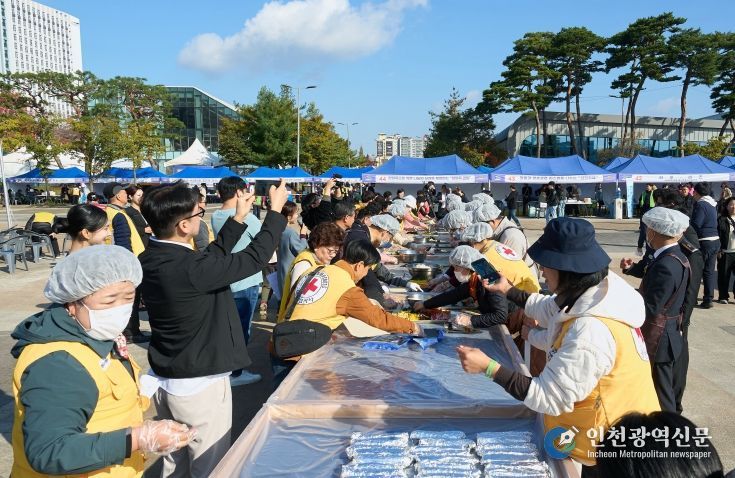 천안시는 지난 1일 천안종합운동장 오륜문광장 일원에서 ‘2025 천안시자원봉사페스티벌’을 개최했다.