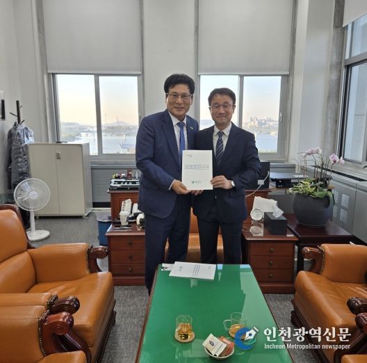 이상익 함평군수, 조계원 의원 기념촬영 모습