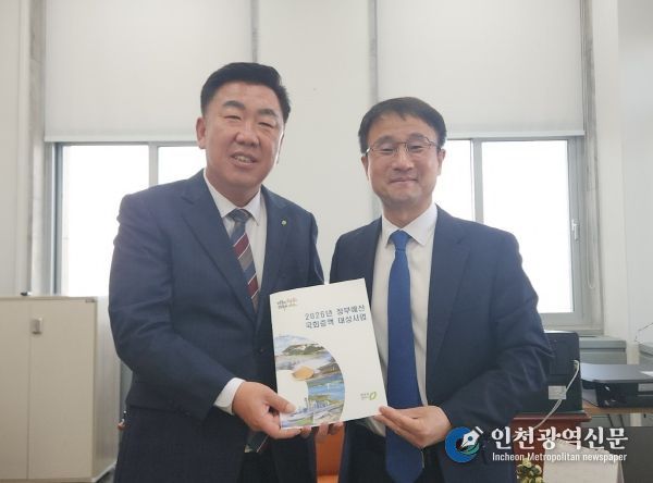 이범석 청주시장, 국비 확보 위해 국회서 막바지 총력. 사진(왼쪽부터 이범석 시장, 한병도 예산결산특별위원회 위원장)