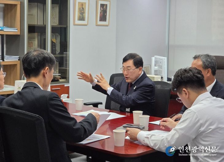 주낙영 경주시장이 4일 국회를 방문해 예결위 한병도 위원장을 비롯한 7명의 의원들을 차례로 만나 내년도 국비 지원을 요청하고 있다