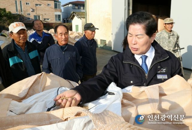 고흥군수, 공공비축미 수매 현장 격려
