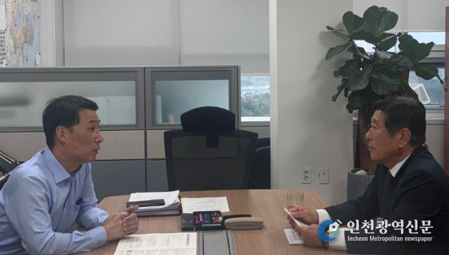 행정안전부 하종목 지방재정국장과 업무협의를 추진하고 있는 조상래 곡성군수