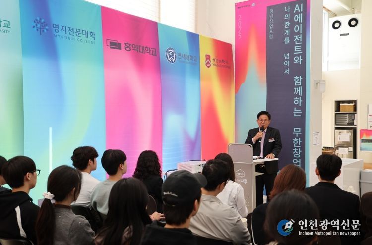 박강수 마포구청장이 청년들에게 응원의 말을 전하고 있다.