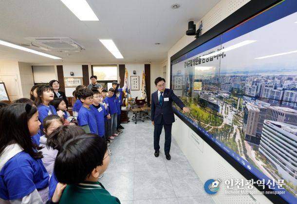 “구청장님, 어떻게 생각하세요?”... 내발산초 학생들, 진교훈 구청장과 함께 ‘우리 동네 문제 해결’ 나섰다