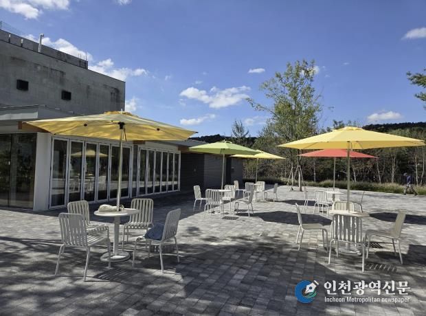 ‘숲속 카페’ 야외테이블과 휴식공간