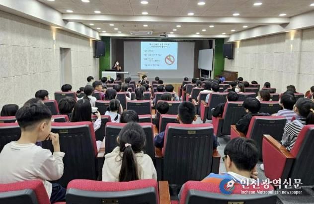 서대문구가 미동초등학교에서 금연교육을 실시하고 있다.