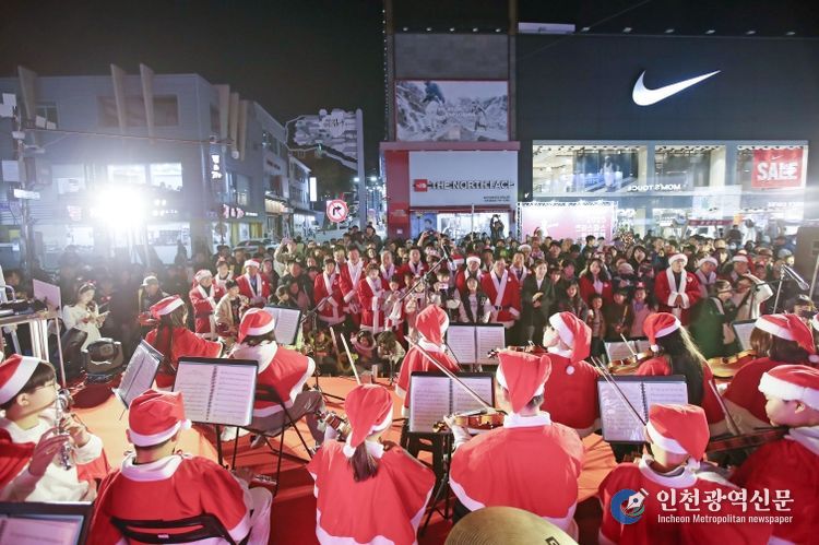 2025 신포문화의거리 크리스마스 트리 축제 개최