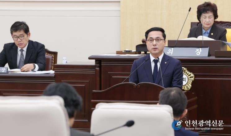 박희조 동구청장이 25일 제290회 정례회 개회식에서 시정연설을 하고 있다.