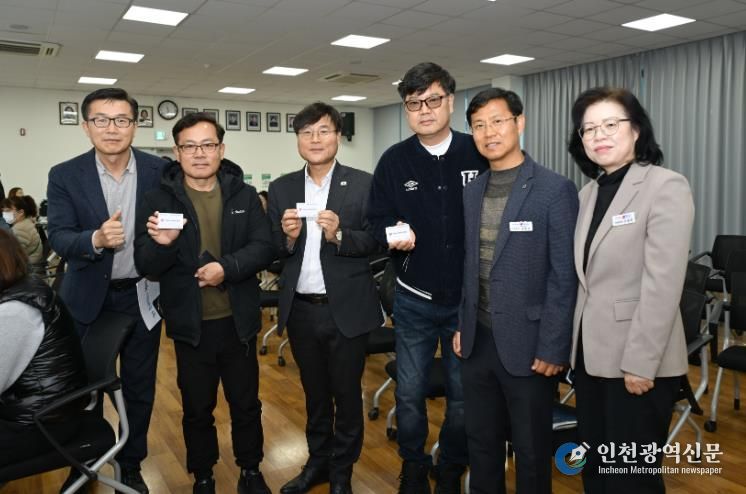 거제시장, 민생회복지원금 접수처 현장 점검