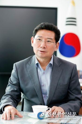 이상일 용인특례시장은 지난 8월 13일 구윤철 기획재정부 장관에게 서한문을 보내 '용인 첨단시스템반도체 클러스터 국가산업단지'에 토지를 수용당한 이주민을 위한 지원책 마련을 건의했다