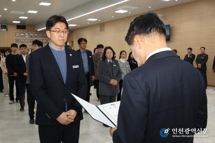 고성군, 2026년 상반기 정기인사 임용장 수여