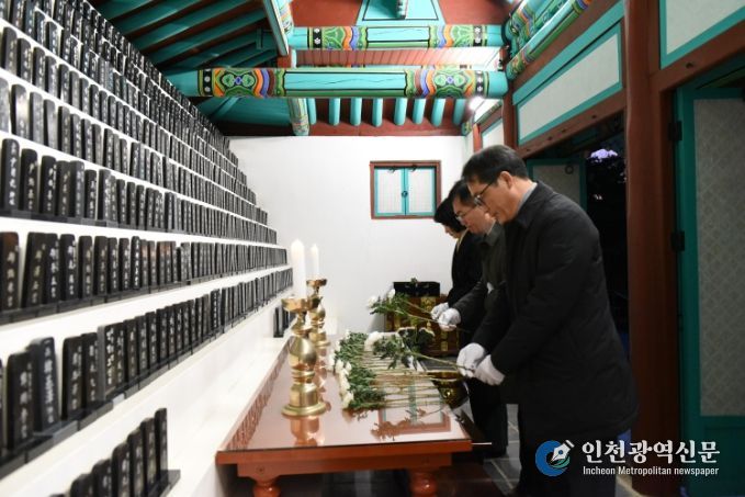 서산교육지원청 2026년 새해 맞아 충령각 참배