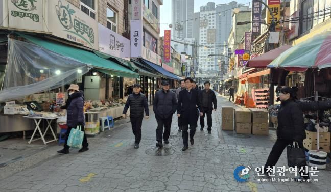 한상욱 처인구청장이 7일 용인중앙시장을 비롯해 지역내 기관과 단체를 방문해 현장의 목소리를 경청했다.