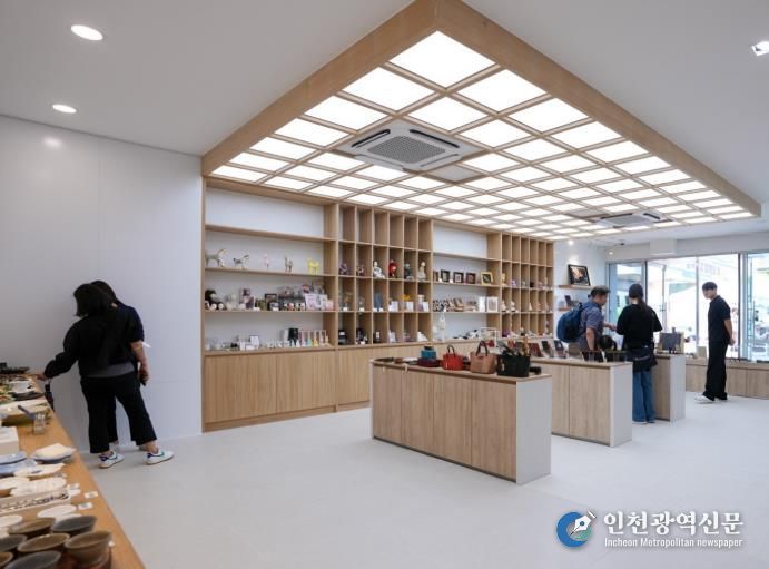 지난해 9월 개관한 공예전시관 ‘강북 에이앤씨(ANC, Art aNd Crafts)’ 내부 전경