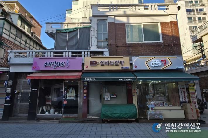 봉우재로 14길 일부 구간 간판개선 후