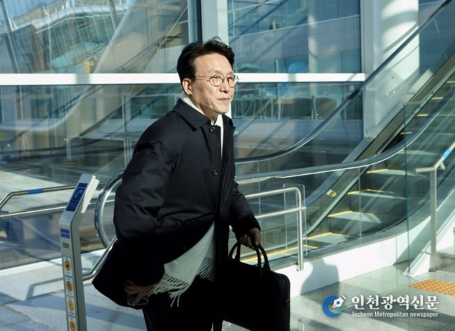 2박 5일 일정으로 미국 워싱턴DC와 뉴욕을 방문하는 김민석 국무총리가 22일 인천국제공항을 통해 출국을 하고 있다.