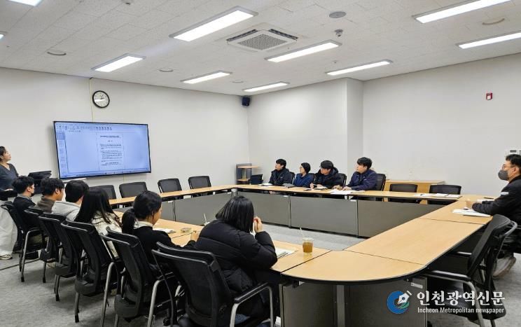 밀양시시설관리공단 소회의실에서 열린 적극행정 자율 아이디어 나눔 회의 모습
