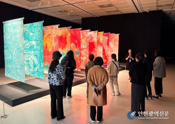 큐레이터 전시투어