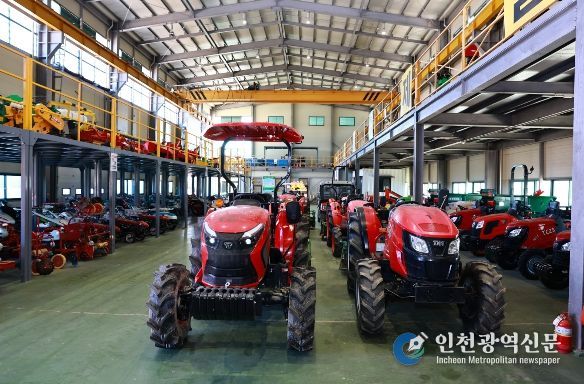 농업인 수요 반영해 트랙터 등 18종 도입, 영농편의 부담 완화 기
