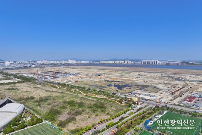 여의도 면적의 4.3배 규모(1,245만㎡)인 송도 11공구의 매립 및 기반시설 공사가 한창 진행중이다. 삼성바이오로직스, 롯데바이오로직스 증설이 가시화되며 기존 4·5·7공구를 중심으로 조성된 바이오클러스터가 11공구로 크게 확장될 전망이다.