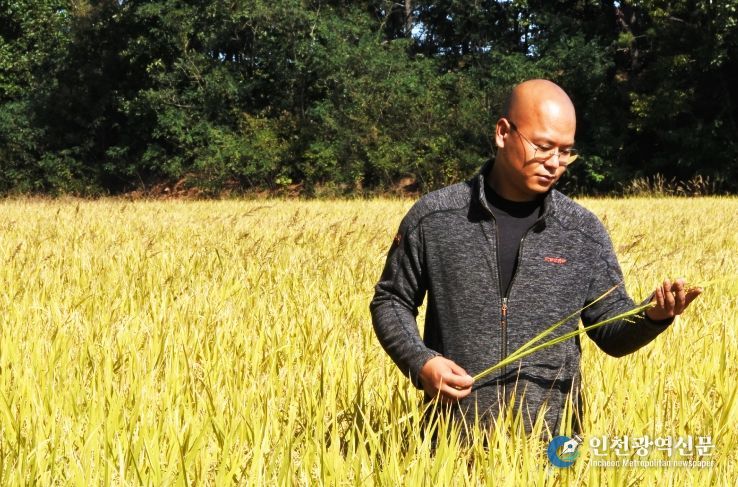 강화군, 지역 청년 농업인 활약에 지원 정책 ‘주목’(2_신지식 농업인에 선정된 한성희 강화드림 대표)