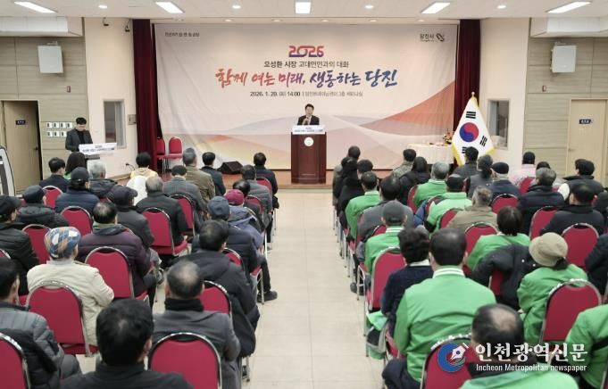 읍면동 순방 현장(오 시장이 현장에서 건의 사항을 듣고 답변하고 있다.)