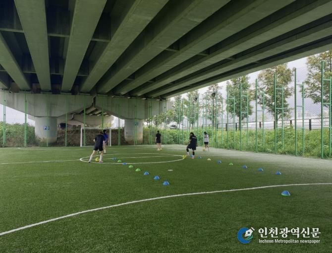 국도39호선 고가 하부에 조성된 대장동 스포츠콤플렉스