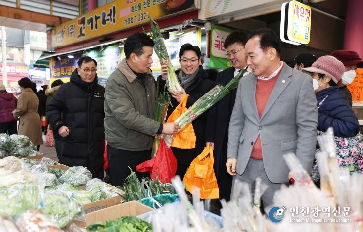 청주시의회, 설 명절 전통시장 장보기 행사