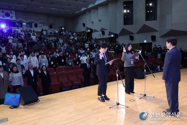 부천시 공무원 대표가 청렴 실천 선서를 하고 있다.