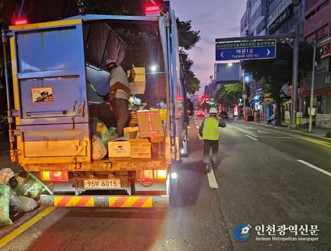 쓰레기 수거 사진